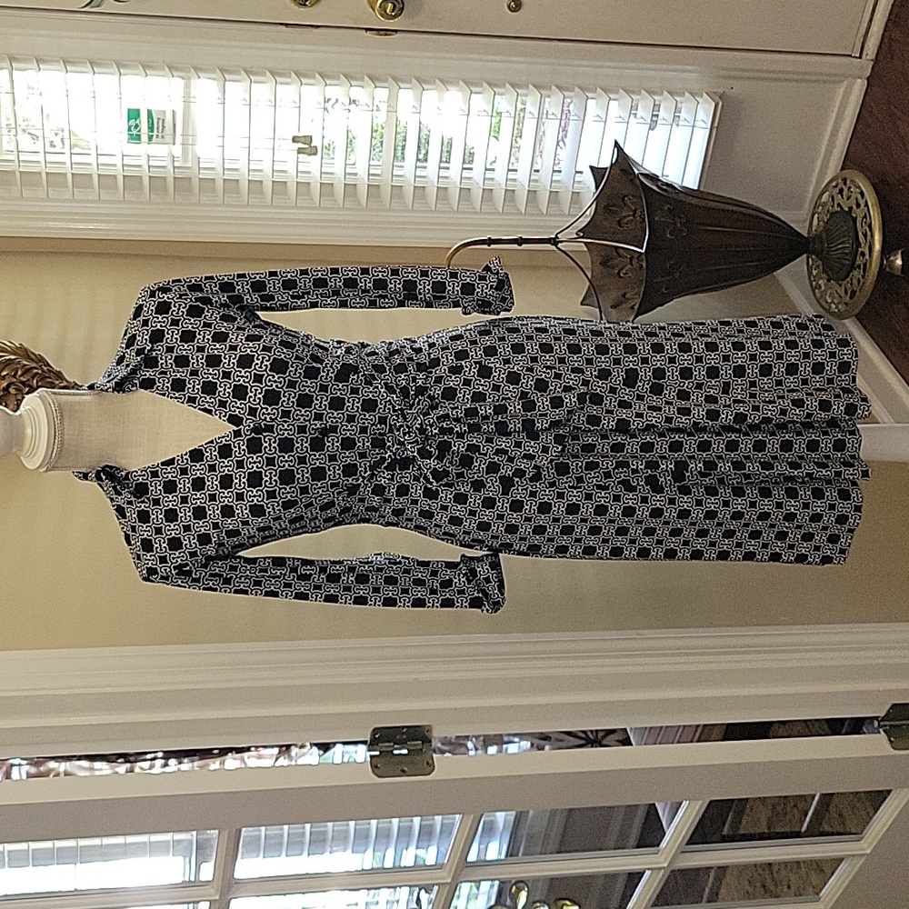 Donna Morgan black white dress fit & flare tie waist 3/4 sleeve stretch 2 EUC…